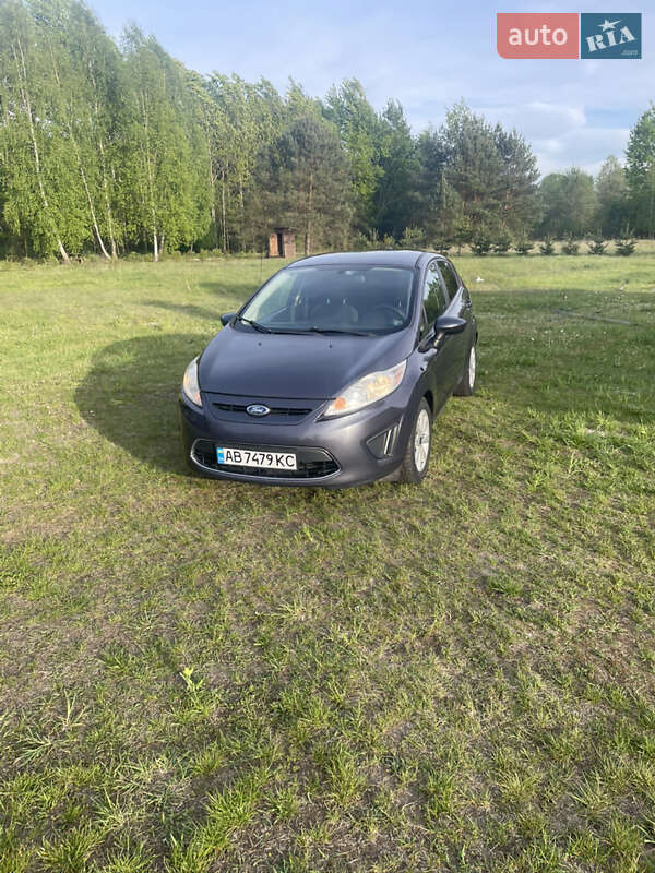 Хетчбек Ford Fiesta 2012 в 