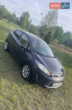 Хетчбек Ford Fiesta 2012 в 