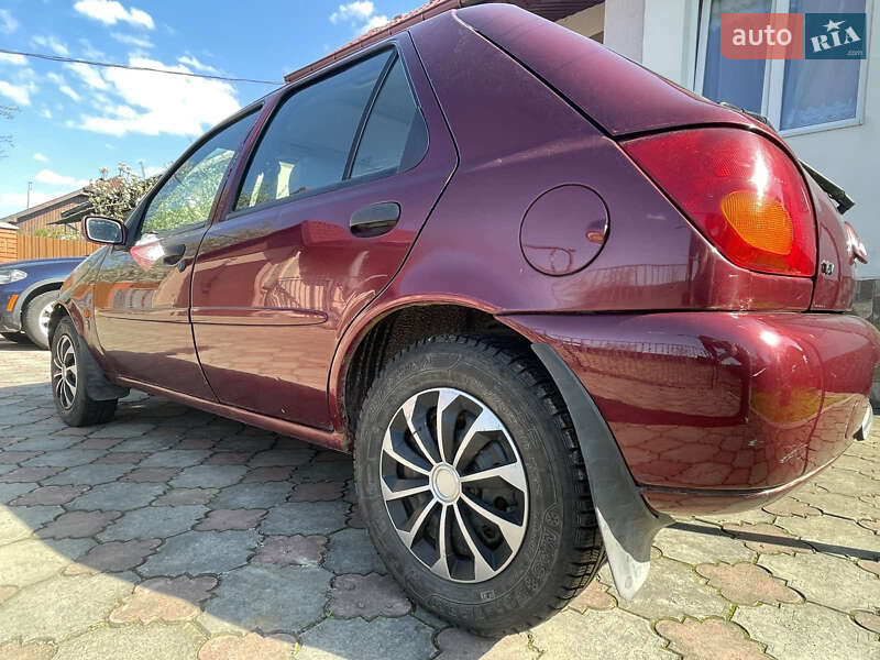 Хэтчбек Ford Fiesta 1996 в 