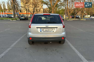 Хэтчбек Ford Fiesta 2006 в 