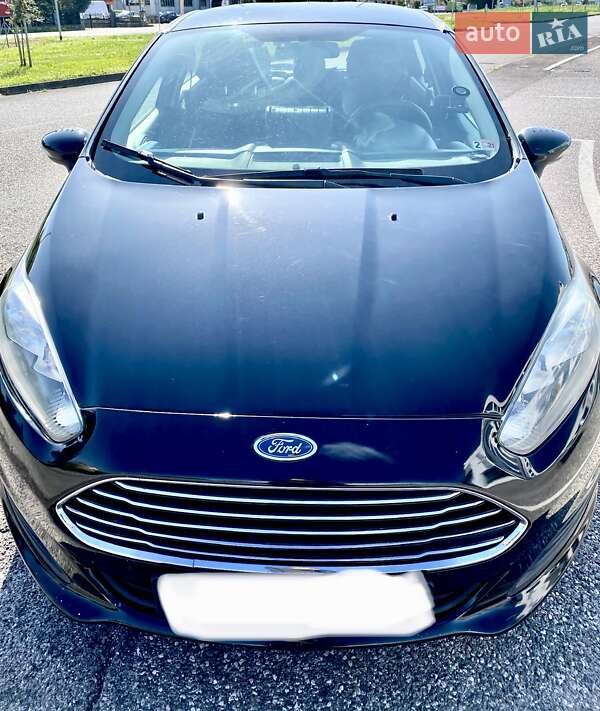 Хэтчбек Ford Fiesta 2015 в Киеве
