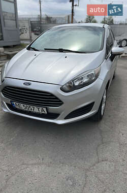 Седан Ford Fiesta 2014 в Днепре
