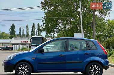 Хэтчбек Ford Fiesta 2006 в 