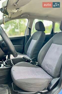 Хэтчбек Ford Fiesta 2006 в 