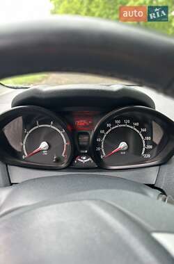 Хэтчбек Ford Fiesta 2011 в 