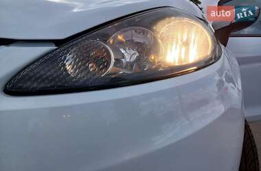 Хетчбек Ford Fiesta 2012 в 