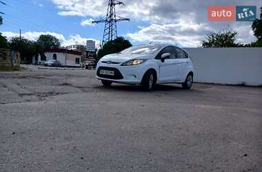 Хетчбек Ford Fiesta 2012 в 