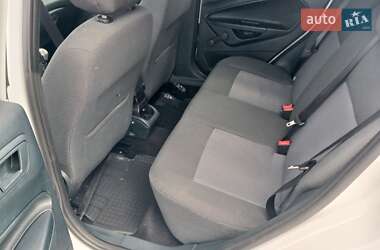 Хетчбек Ford Fiesta 2012 в 