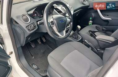 Хетчбек Ford Fiesta 2012 в 