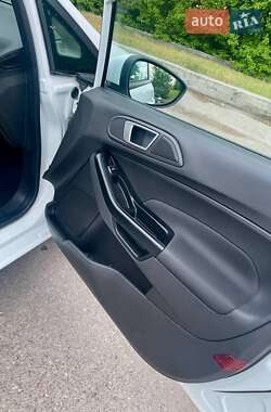 Хэтчбек Ford Fiesta 2013 в 