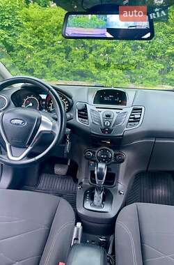 Хэтчбек Ford Fiesta 2013 в 