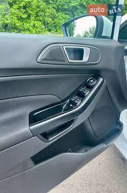 Хэтчбек Ford Fiesta 2013 в 