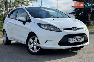 Хэтчбек Ford Fiesta 2012 в 