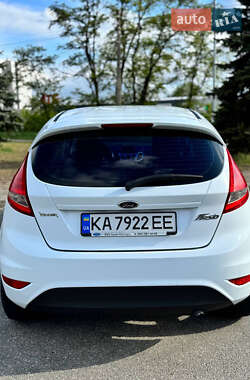 Хэтчбек Ford Fiesta 2012 в 