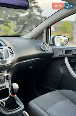 Хэтчбек Ford Fiesta 2012 в 