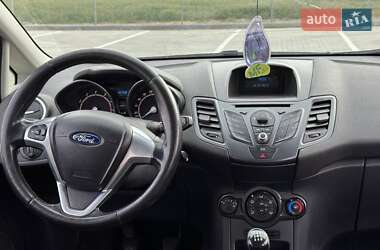 Хэтчбек Ford Fiesta 2013 в 