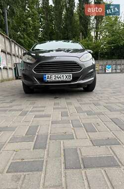Хэтчбек Ford Fiesta 2015 в 
