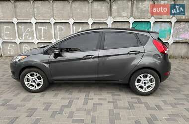 Хэтчбек Ford Fiesta 2015 в 