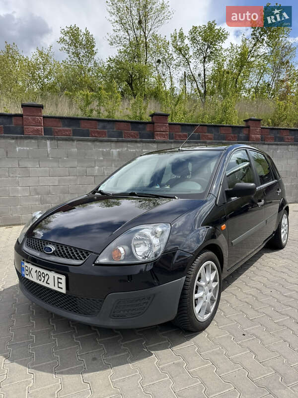 Хэтчбек Ford Fiesta 2005 в Ровно