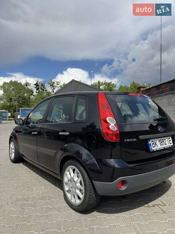 Хэтчбек Ford Fiesta 2005 в Ровно