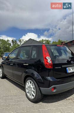 Хетчбек Ford Fiesta 2005 в 
