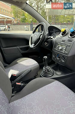 Хетчбек Ford Fiesta 2005 в 
