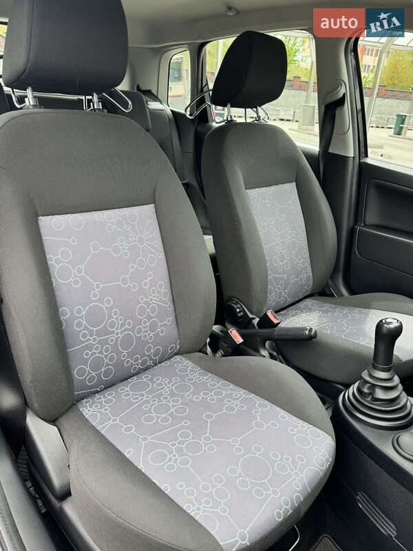 Хэтчбек Ford Fiesta 2005 в Ровно