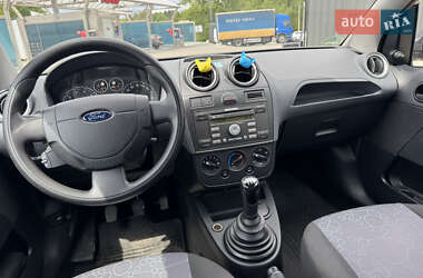 Хетчбек Ford Fiesta 2005 в 