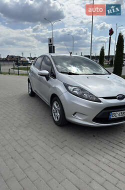 Хетчбек Ford Fiesta 2011 в 