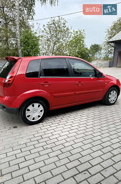 Хэтчбек Ford Fiesta 2007 в 