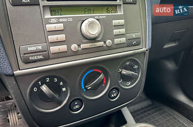 Хетчбек Ford Fiesta 2006 в 
