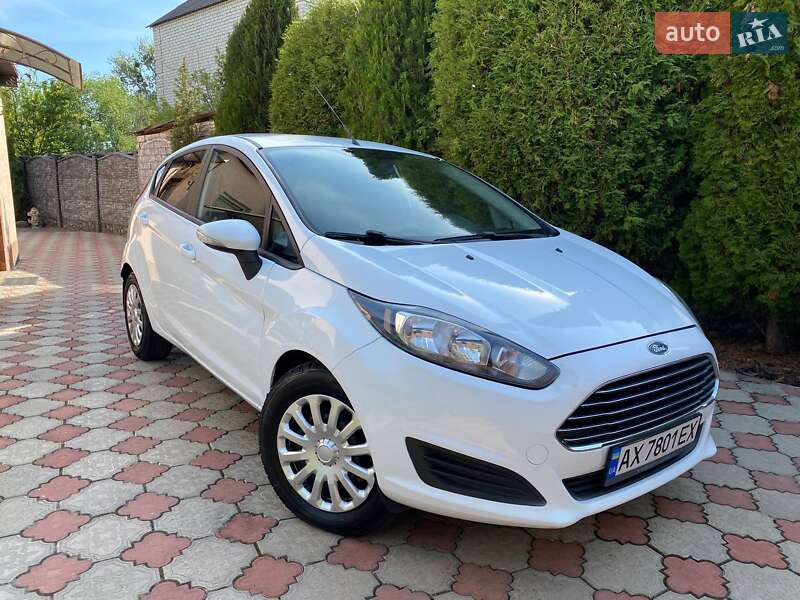 Хетчбек Ford Fiesta 2013 в 