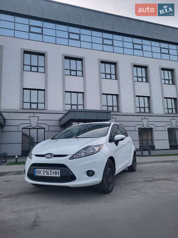Хетчбек Ford Fiesta 2010 в 