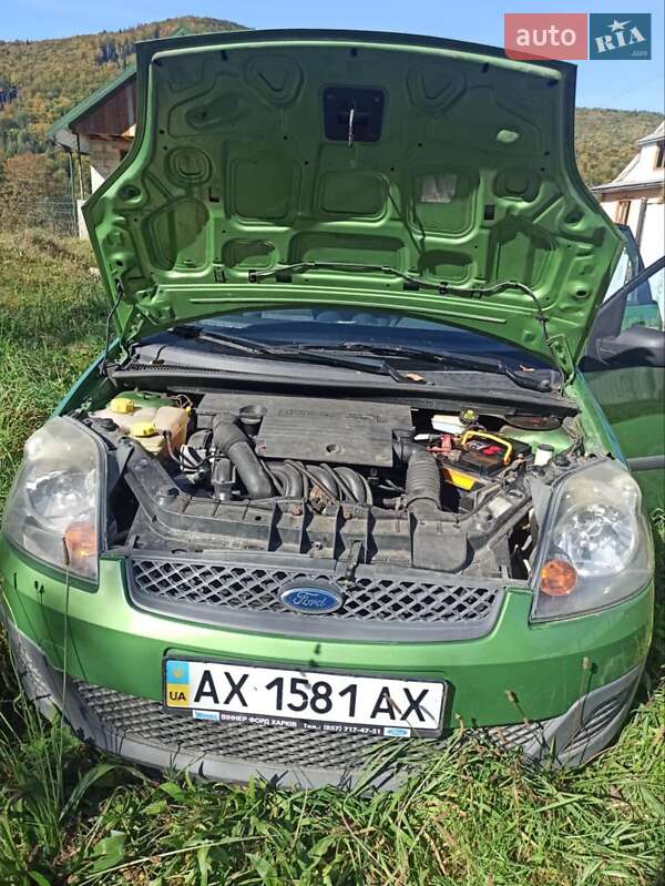Хэтчбек Ford Fiesta 2006 в Яремче