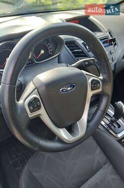 Седан Ford Fiesta 2013 в 