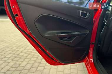 Хэтчбек Ford Fiesta 2016 в 