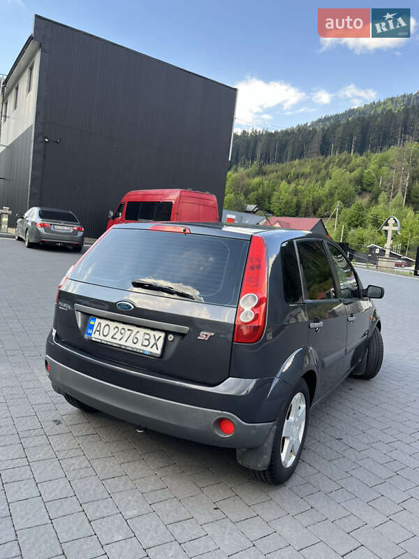 Хэтчбек Ford Fiesta 2008 в Межгорье