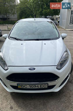 Хэтчбек Ford Fiesta 2016 в 