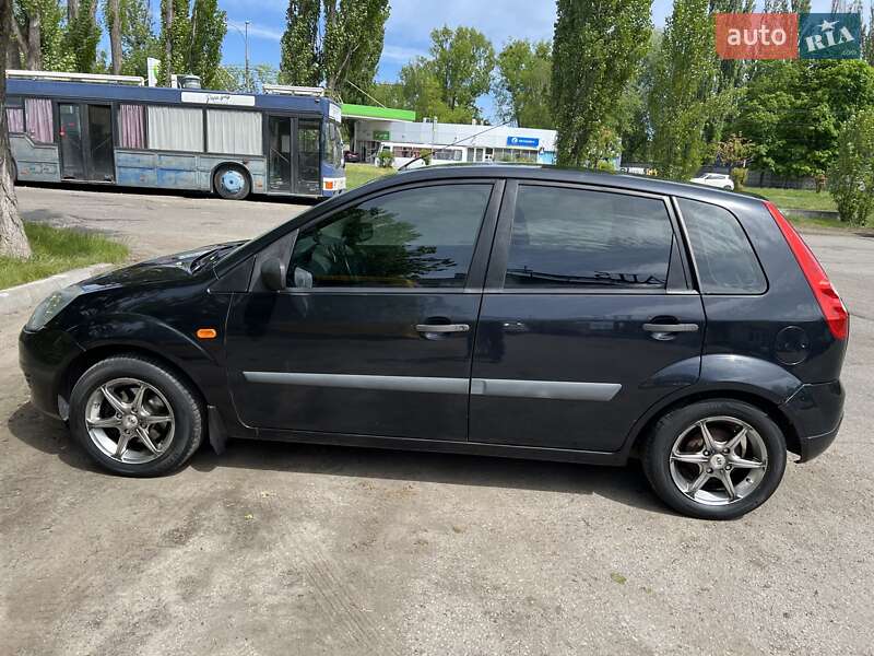 Хэтчбек Ford Fiesta 2006 в Киеве