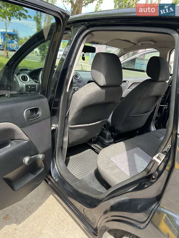 Хэтчбек Ford Fiesta 2006 в Киеве