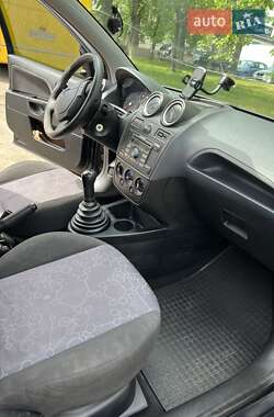Хэтчбек Ford Fiesta 2006 в 
