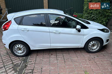 Хэтчбек Ford Fiesta 2015 в 