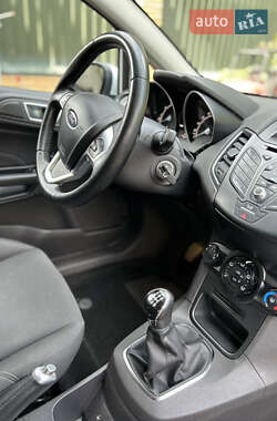 Хэтчбек Ford Fiesta 2015 в 
