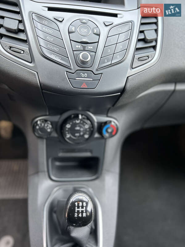 Хэтчбек Ford Fiesta 2015 в Киеве