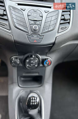 Хэтчбек Ford Fiesta 2015 в 