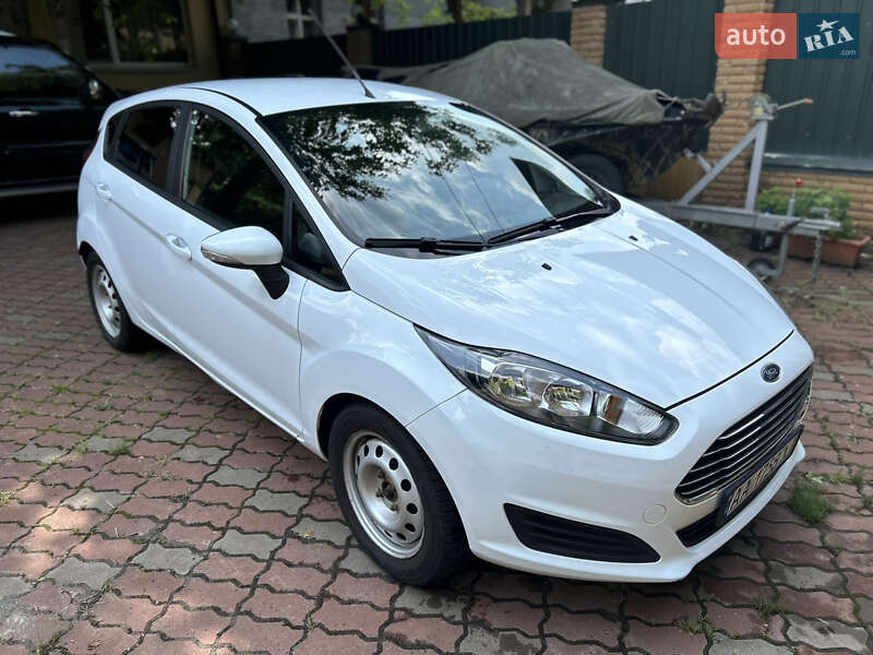 Хэтчбек Ford Fiesta 2015 в Киеве