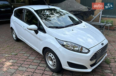 Хэтчбек Ford Fiesta 2015 в 
