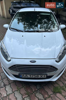 Хэтчбек Ford Fiesta 2015 в 