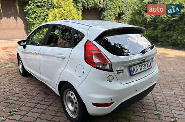 Хэтчбек Ford Fiesta 2015 в 