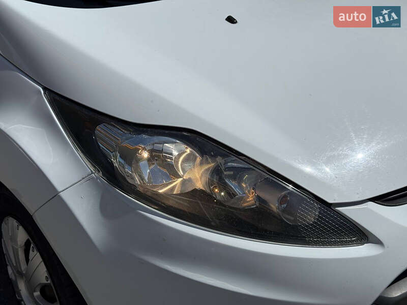Хэтчбек Ford Fiesta 2010 в Днепре